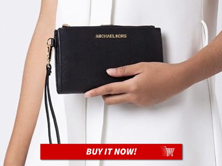 bfa368c4a8d44053ae1a378d1db70513_md Michael-Kors-Womens-Jet-Set-Travel-Double-Zip-Wristlet-MAIN