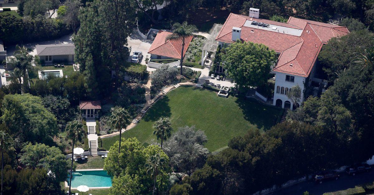 brad-pitt-spoils-angelina-jolie-london-relocation-plans-1758208771875 Photo of Angelina Jolie's house in Los Angeles