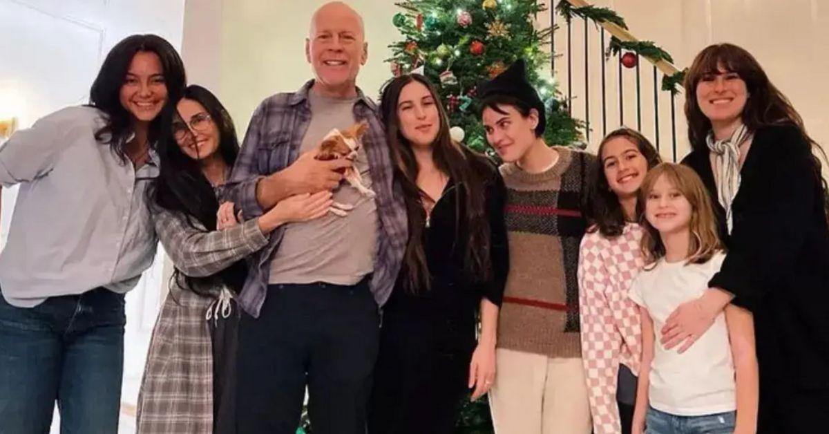 bruce-willis-dementia-update-5-1756853814020 Photo of Bruce Willis With Family