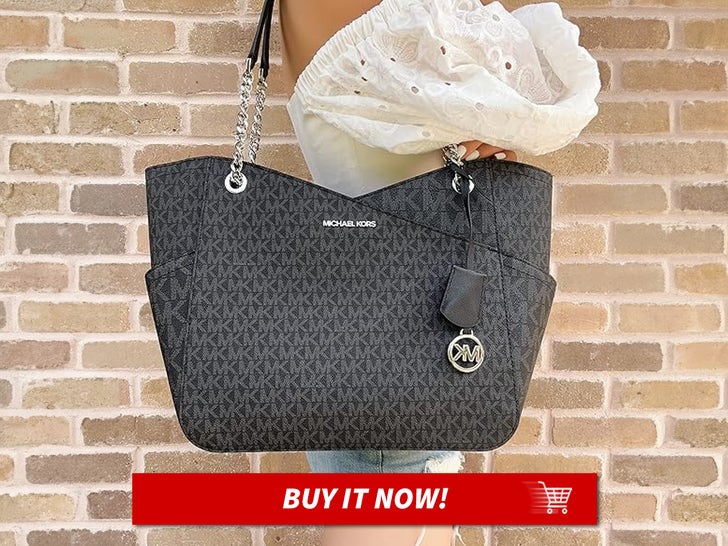 c0e0c1143af04062967ee1f822487ead_md Michael-Kors-Jet-Set-Travel-Large-Chain-Shoulder-Tote-Black-MK-Signature-MAIN