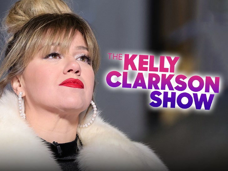 c19133ea71d746789c4705b4482d4966_md Kelly Clarkson Dealing with Personal Matter, No Cause For Alarm