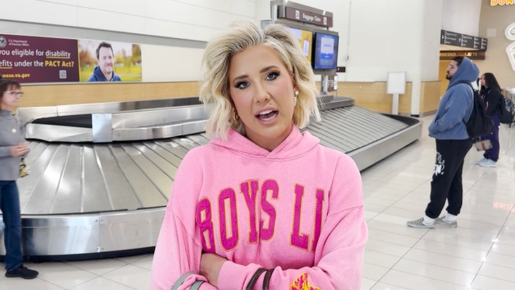 c1f5fbac3ccf4edd82f65f0ff3bd35dd_md-1 032625-savannah-chrisley-kal