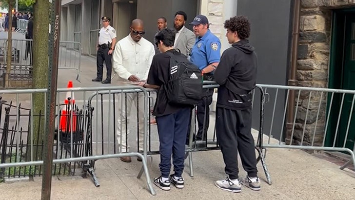 c270ca6474ec456f86cd26d5347cd146_md 061325_kanye_west_kal_v2