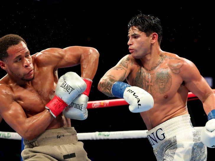 c36b3fa575d24e139b619859631d5310_md Ryan Garcia vs. Devin Haney -- Fight Photos