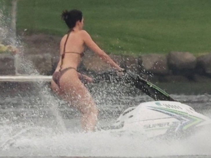 0912-Kendall-Jenner-Tiny-Bikini-Jet-Ski-Washington-Sub1