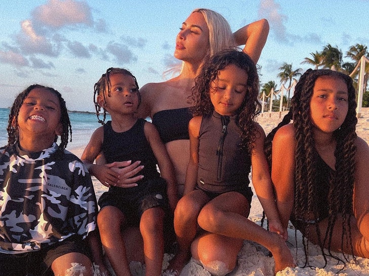 c4bb0419cdb94ec89cd2c824faa59eab_md Kim Kardashian's Beautiful Family