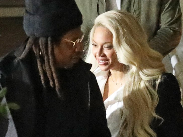 c5359dff8c504d4b8930575b579185b1_md Jay-Z and Beyonce All Smiles After His Rape Accuser Dismisses Lawsuit