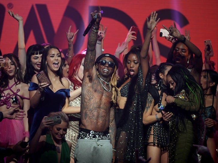 c61b516da3b452b582cfcd122c86a863_md Lil Wayne's Performance Photos