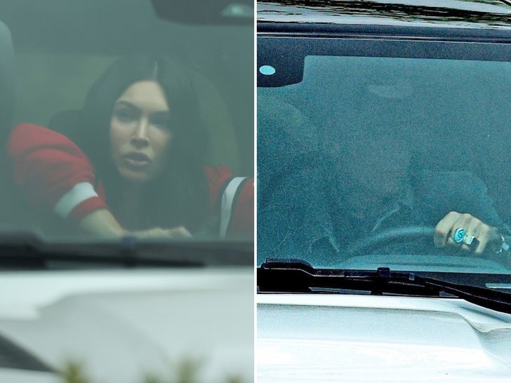 c6729d6eb494426e8d5ee4178fa4f158_md Megan Fox And Machine Gun Kelly Grocery Shopping At Erewhon