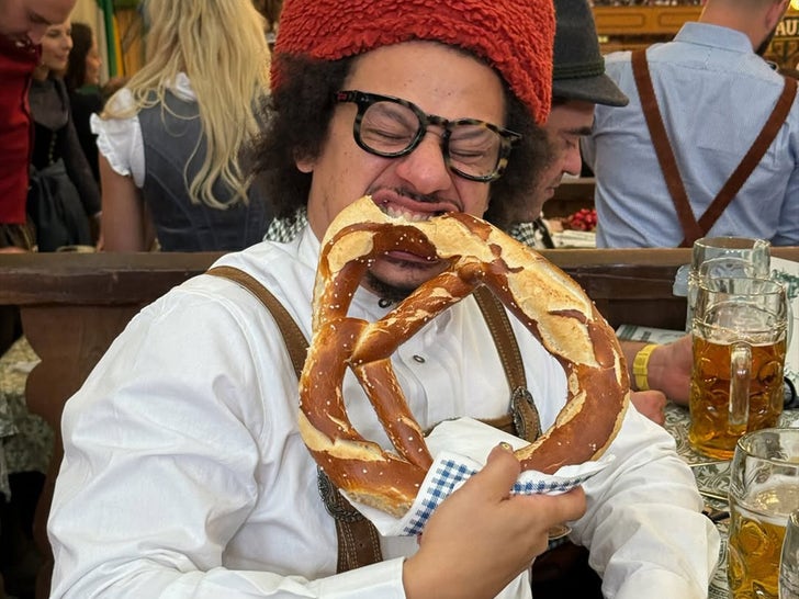 0923-Stars-Celebrate-Oktoberfest-Sub1
