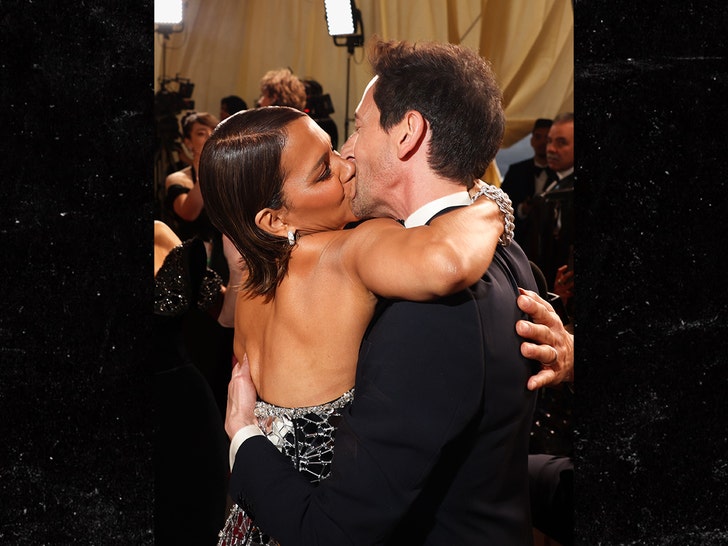 c805c87ea2a94a9a81795f9bdd4d87dd_md Halle Berry plants a huge kiss on Adrien Brody on the red carpet of the 2025 Oscars