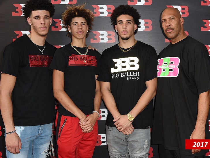 c823cb3a41e24234a8e93989b6060f1e_md-2 Lavar Ball, Lonzo and LaMelo