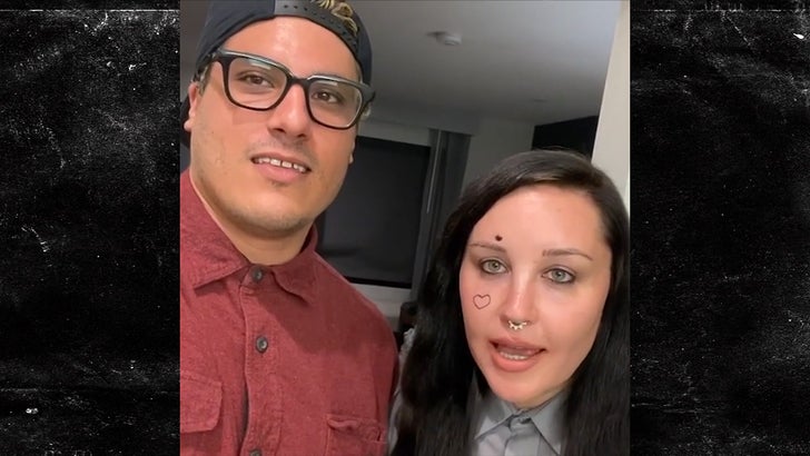 c85004e2e46b5f908c3f895a1fa520b8_md Amanda met Paul in AA and they've only been dating for a few months. She introduced him to her fans on social media by calling him