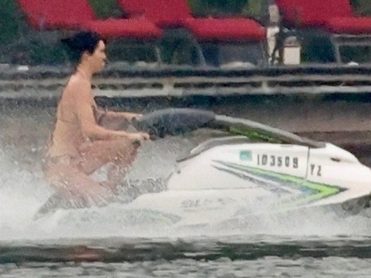 0912-Kendall-Jenner-Tiny-Bikini-Jet-Ski-Washington-Sub2
