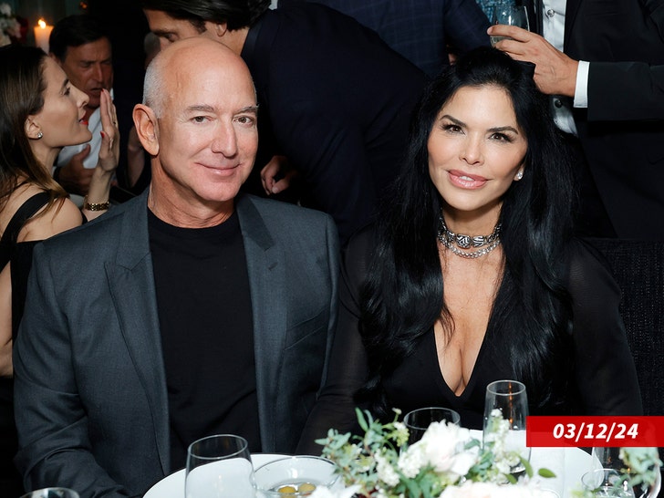 c964bb43d81749798de17e709b6df1cc_md-2 jeff bezos lauren sanchez