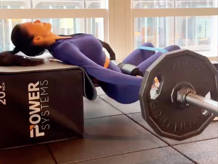 0401-Nicole-Scherzinger-Workout-Pics-Sub2