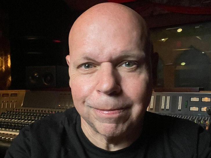 ca9b5d8ea146467ab01ba495b37a881d_md matt pinfield insta 1