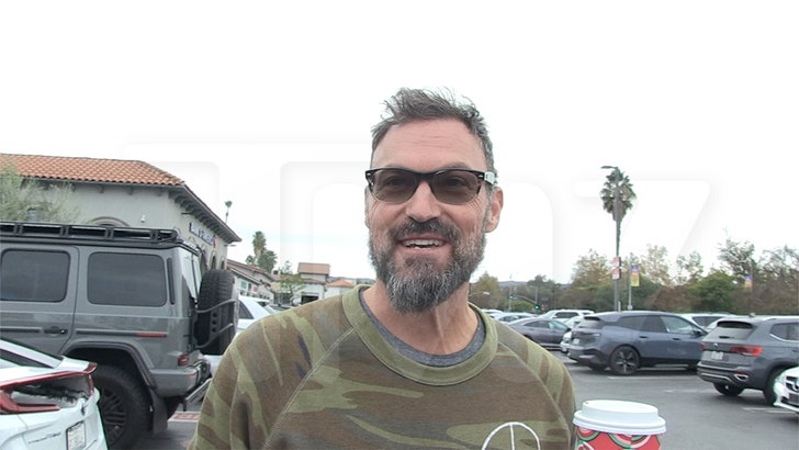 cace2c118e7b411a8830eea5f0d67bfb_md 121224_brian_austin_green-kal