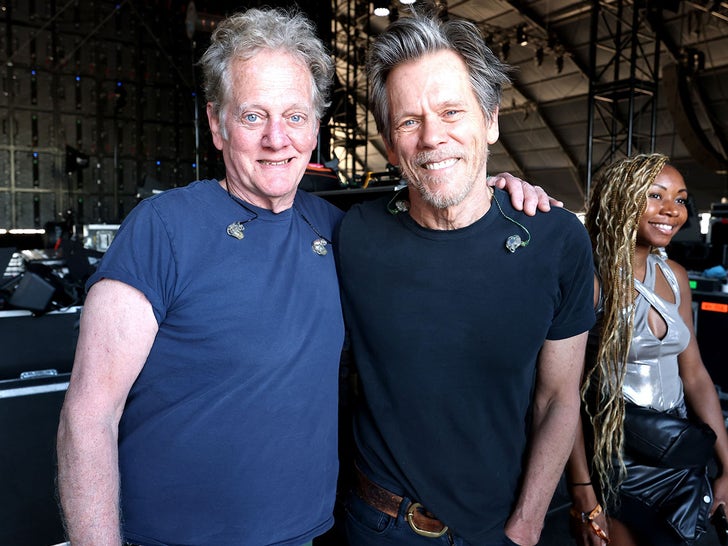 0428-Celebritiies-At-Stagecoach-2025-Day-3-primary-3