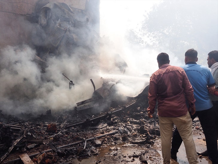 cbd51051fccf4eeaa5f1c8380c10fbb9_md Air India Plane to UK Crashes at Ahmedabad Airport
