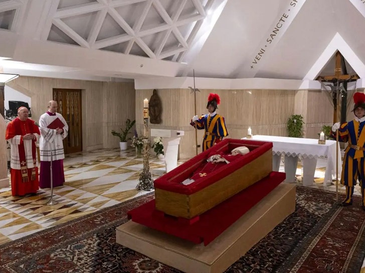 pope francis in casket VATICAN MEDIA 2