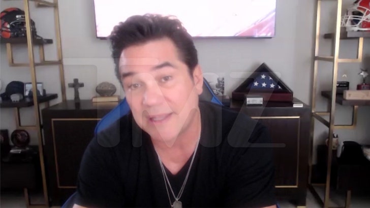 cc8cef55606840ecafd2936ffe386026_md dean-cain-james-gunn-kal-07-08-2025
