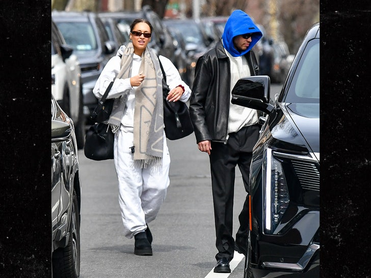 ce9a743bf1dc4e539c59e42718387d3c_md pete davidson elsie hewitt the image direct sub