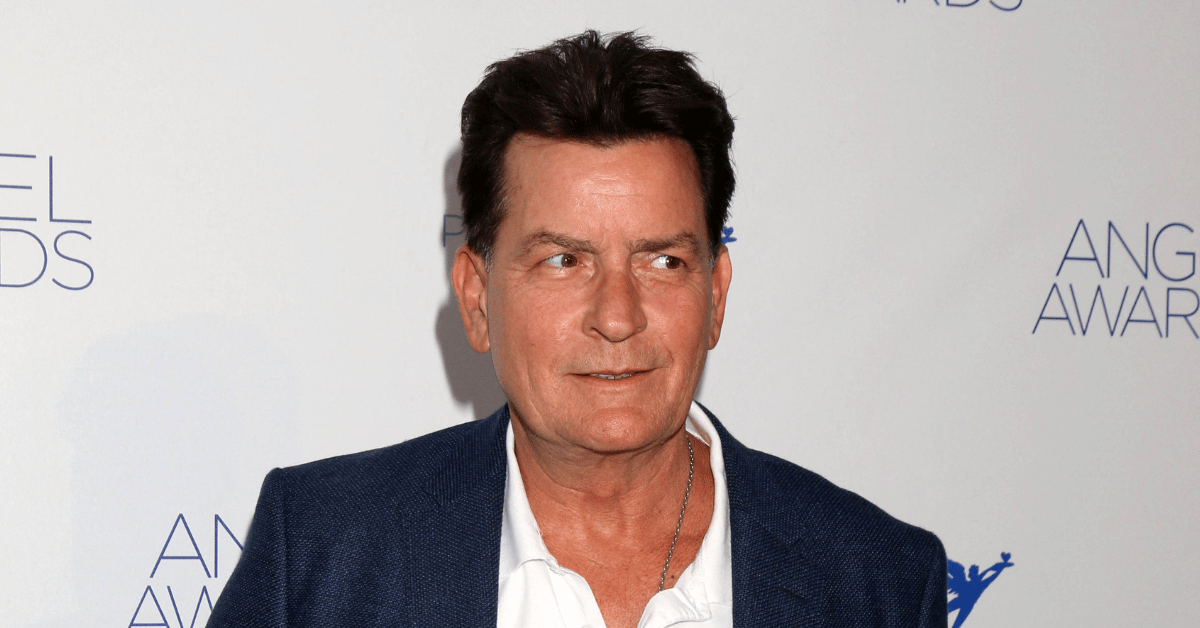 charlie-sheen-hiv-forced-sell-babe-ruth-ring-pay-debts-4-1757710493620 Photo of Charlie Sheen