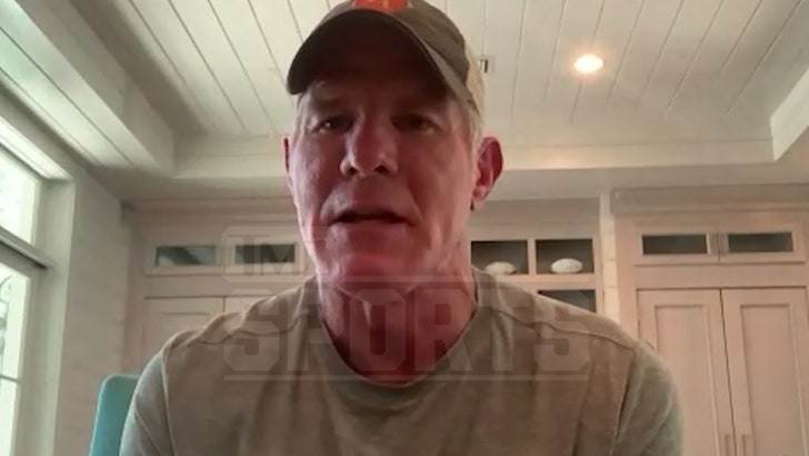 d0cd63d701fc4c3da0297bf5331350aa_md 090825_brett_favre_doc_kal
