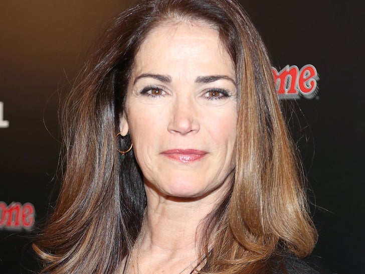 d0fe5878b0ec4457b22f9f8a5201b292_md kim delaney FLOWERS FOR BIRTHDAY