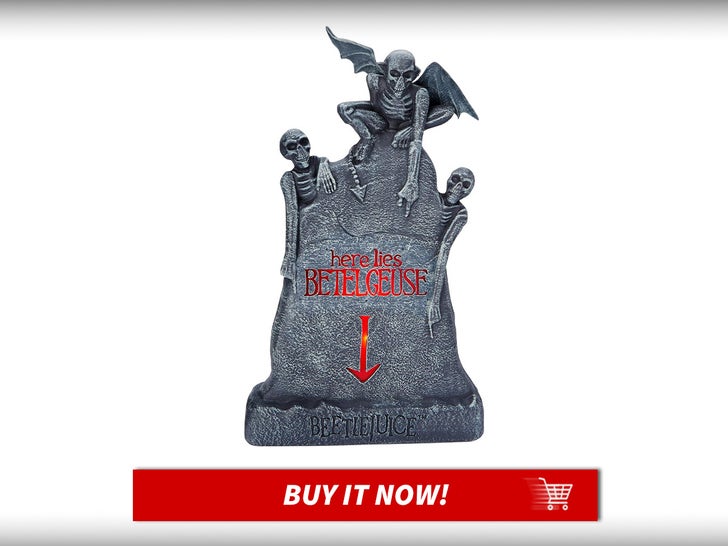 d18c76be79114e7d9982e8c14022f366_md Beetlejuice-LED-Here-Lies-Beetlejuice-Tombstone-Horror-Movie-Halloween-Decor-MAIN