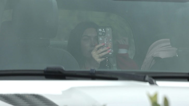 d2f5d213829b4cafa616d6346b066ae6_md megan-fox-kal-05-05-2025