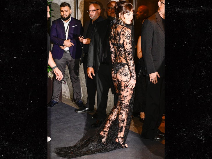 0912-Dakota-Johson-Sexy-Lacy-Dress-New-York-Fashion-Week-Sub1