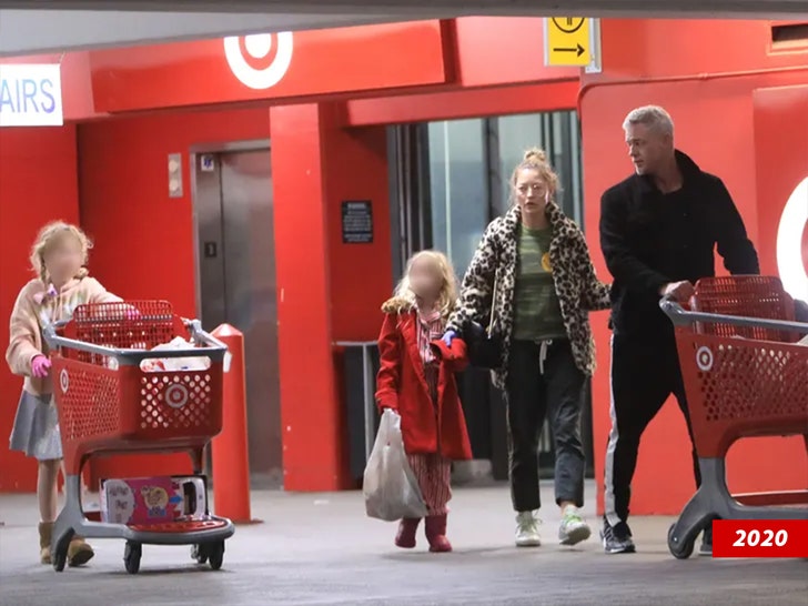 d561516c092545c1af83834aeda57817_md Eric Dane and Rebecca Gayheart mega