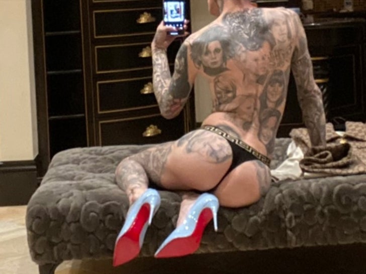 d5b77e40a85143c68af892ddea6c115b_md Hot Celebrity Butts -- Guess Who!