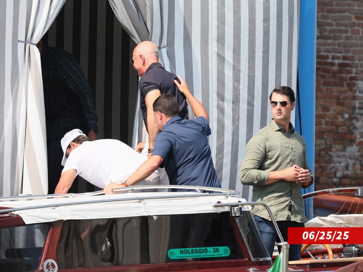 jeff-bezos-sub-getty-2