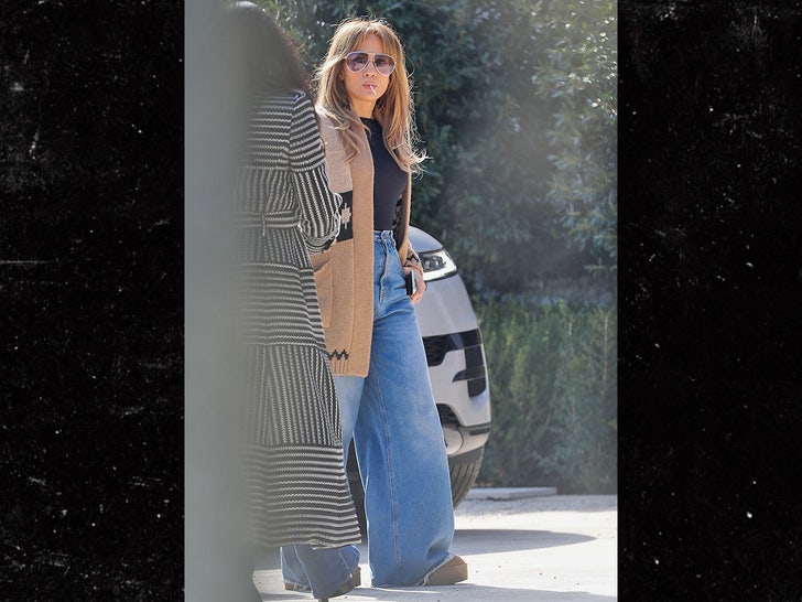 d91e1b75be8c4f63b6e2c60466702484_md jennifer lopez backgrid sub