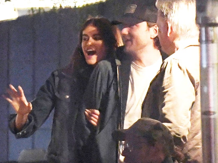 d93a0c0975804cf596c473617251a832_md 0130-Kaia-Gerber-and-Lewis-Pullman-SUB-1