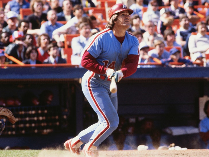 da38f9293bd549d7b62515084239b6c0_md Pete Rose On The Field