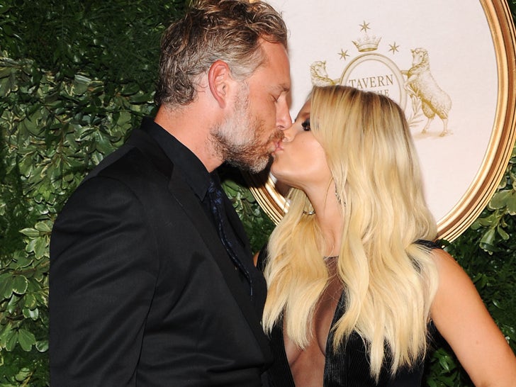 dac08e34711745d78835cae8bc091069_md-1 Jessica Simpson and Eric Johnson Together