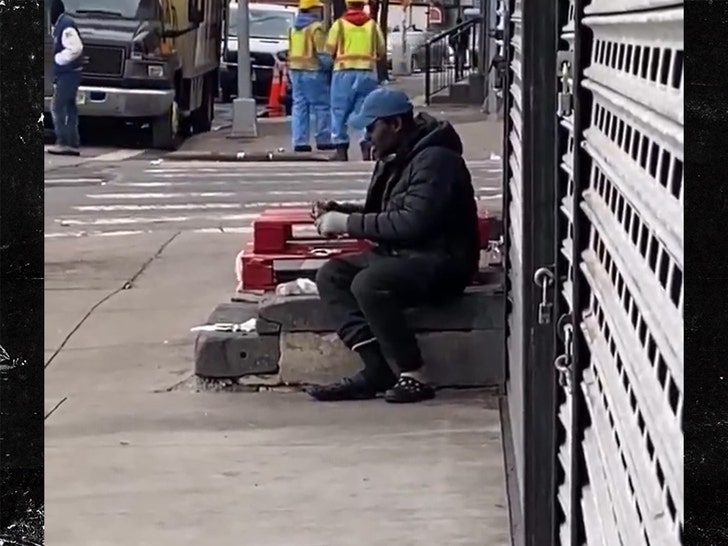 dd24560d63ac489bac68f2baffb11c61_md-1 031625-man-eats-rat-1