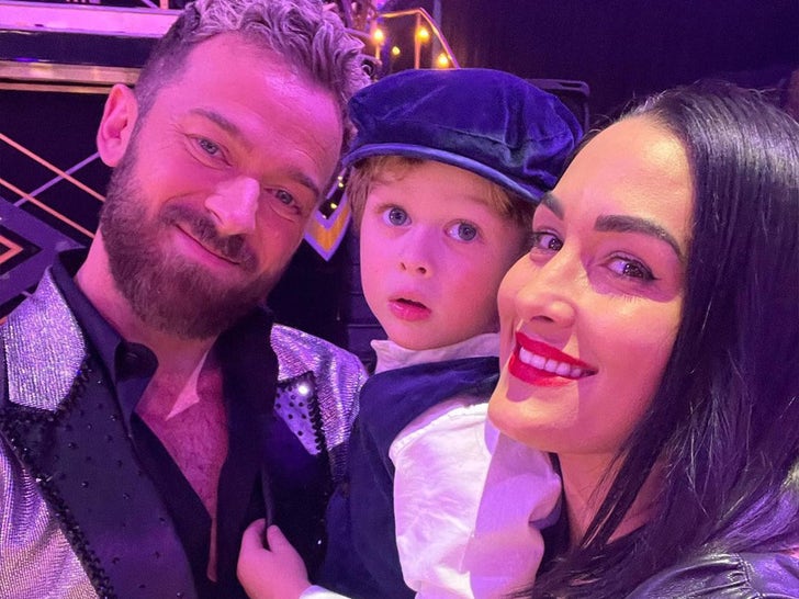 de198f249b644bb38a53a91d0bde483f_md Nikki Bella And Artem Chigvintsev Family Photos
