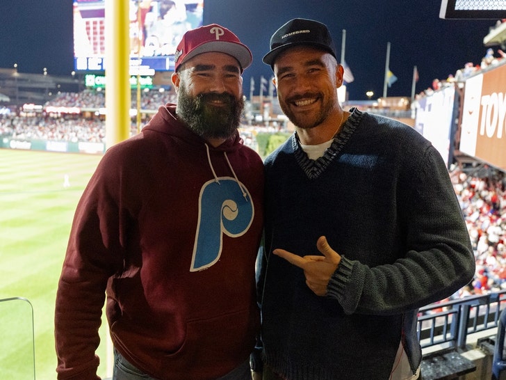 dea00450b9bb4e00820e11ea65b1bb82_md-6 Travis and Jason Kelce -- Bros For Life