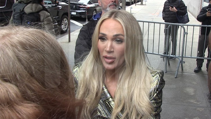 df15f085cca94711bb8d5346f08e9fbd_md 030625-carrie-underwood-kal-v2