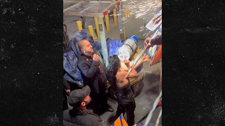 df2e9c052e3a403796c87f5630a1ce2d_md 013025_katy_perry-kal