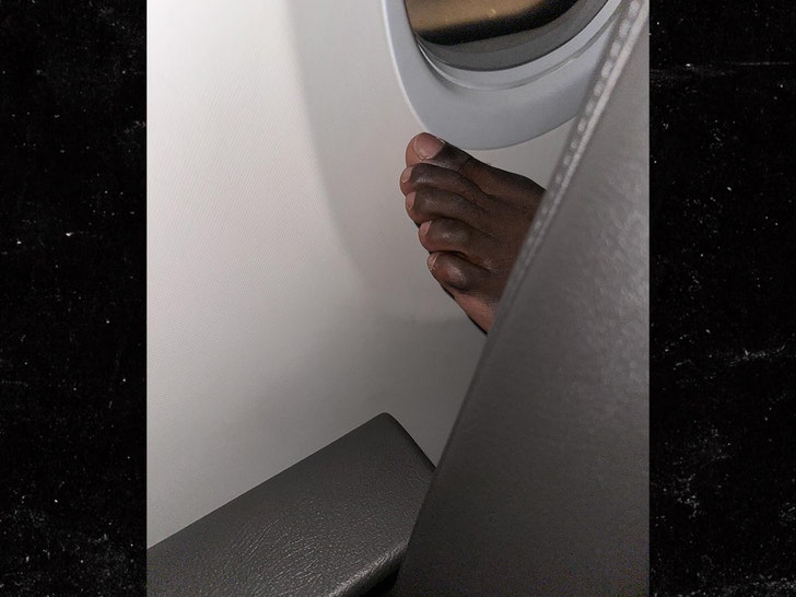 michelle-williams-plane-foot-ig-1
