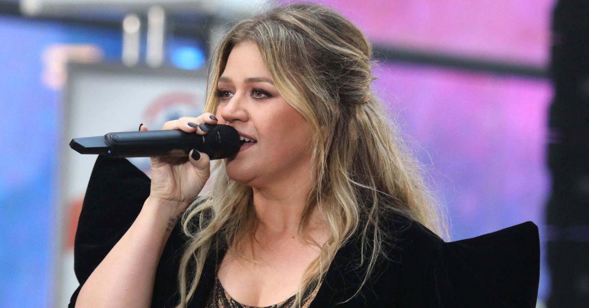 Photo of Kelly Clarkson