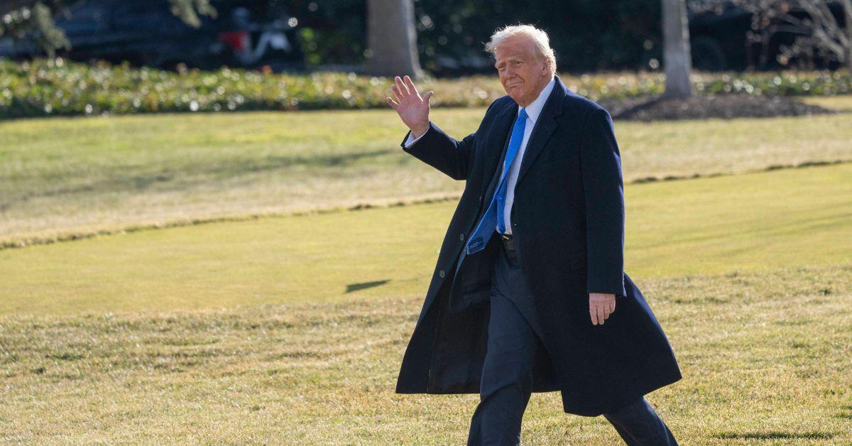 donald-trump-wave-1739226585148 donald trump wave