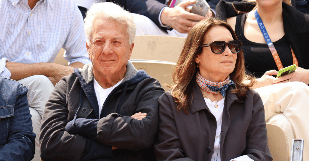 dustin-hoffman-kept-on-a-short-leash-by-wife-years-after-sex-scandal-1754684337174 Photo of Lisa and Dustin Hoffman
