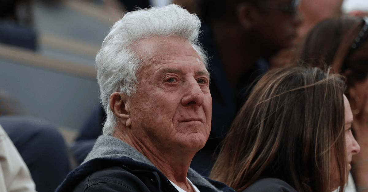 dustin-hoffman-kept-on-a-short-leash-by-wife-years-after-sex-scandal-2-1754684172677 Photo of Dustin Hoffman